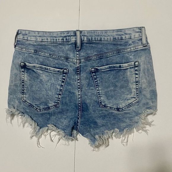 Forever 21 Button Front Size 28 Denim Blue Jean Shorts with Frayed Hem - Picture 6 of 6
